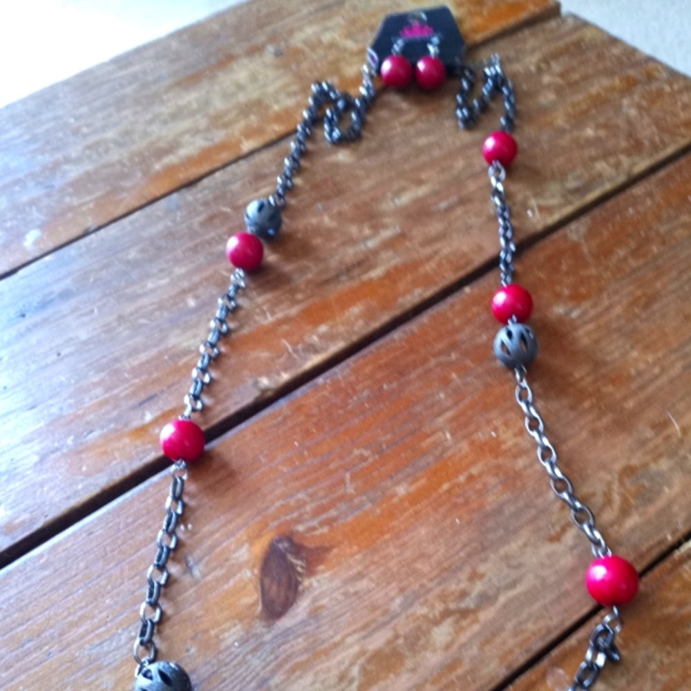 Paparazzi Necklace with Matching Earrings